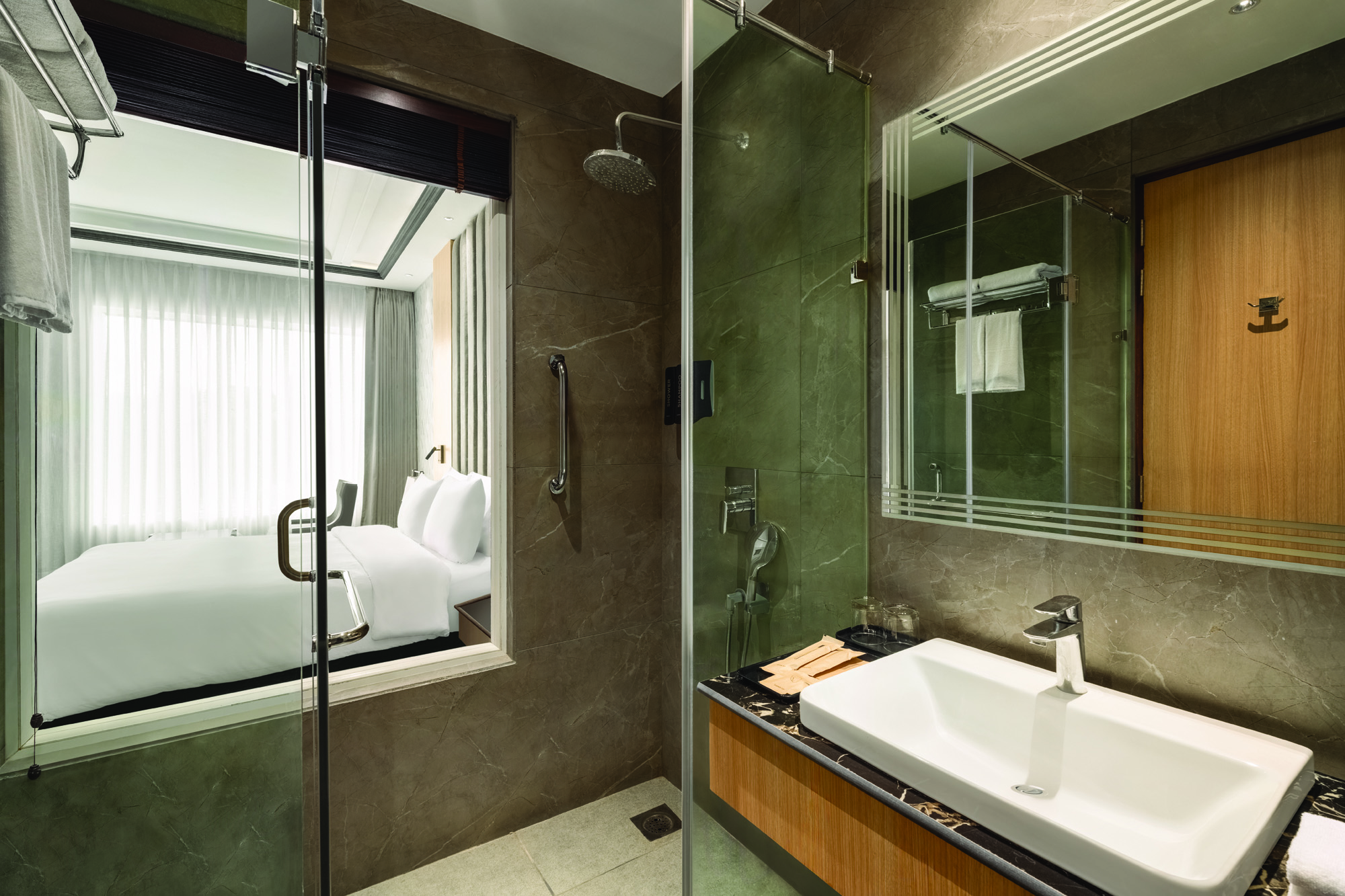 Superior room bathroom